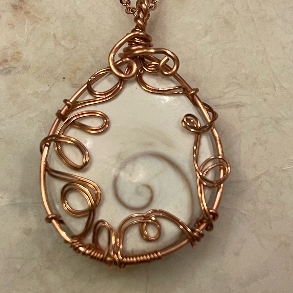 Elegance-Hand Crafted Brown and White Necklace with Intricate Wire Design